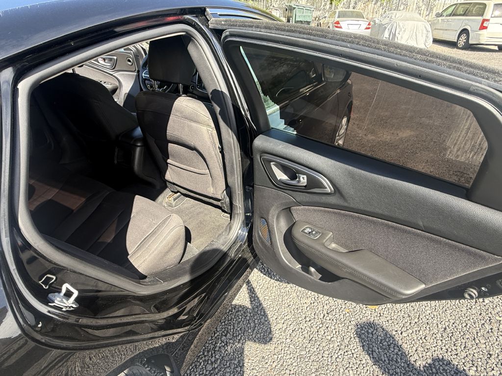 Photo 12 of this CHRYSLER 200