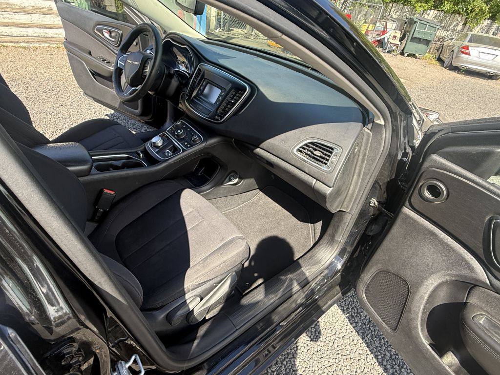 Photo 13 of this CHRYSLER 200