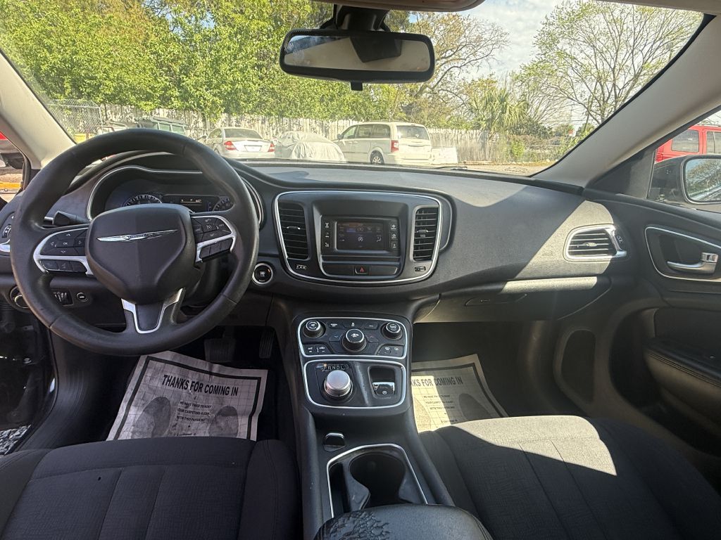 Photo 14 of this CHRYSLER 200