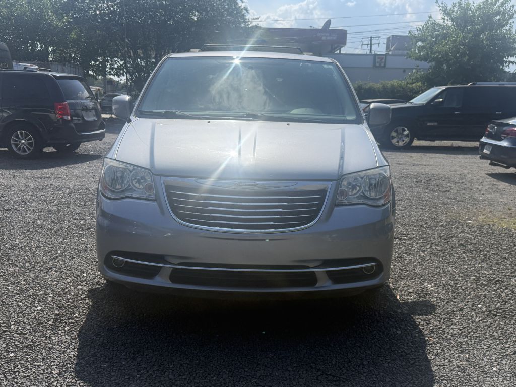 Photo 2 of this CHRYSLER TOWN & COUNTRY