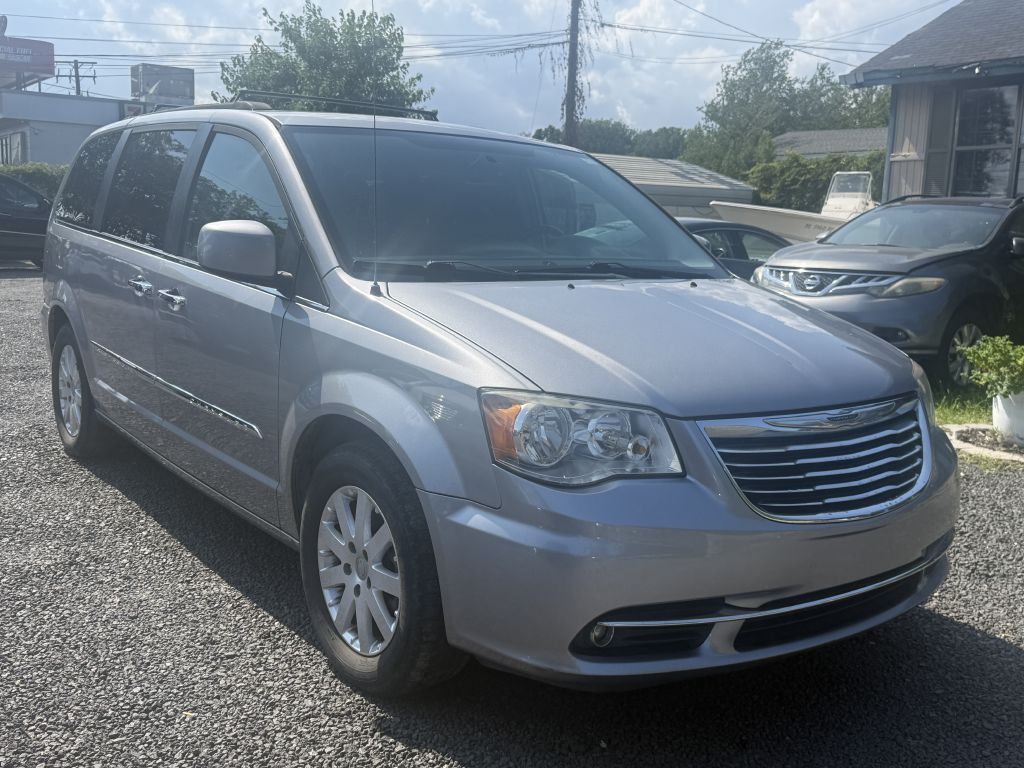 Photo 3 of this CHRYSLER TOWN & COUNTRY