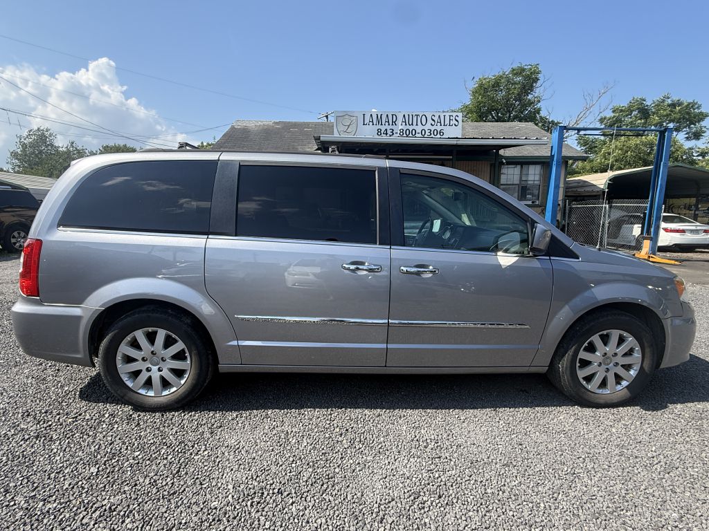 Photo 4 of this CHRYSLER TOWN & COUNTRY
