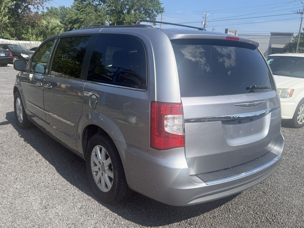 Photo 7 of this CHRYSLER TOWN & COUNTRY