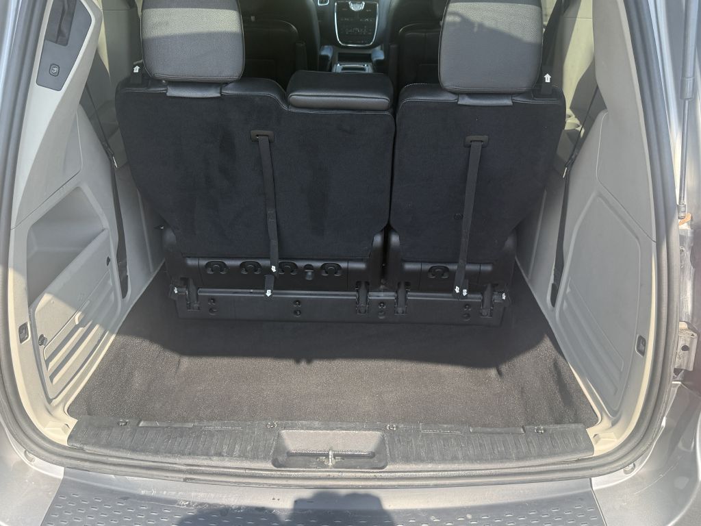 Photo 12 of this CHRYSLER TOWN & COUNTRY