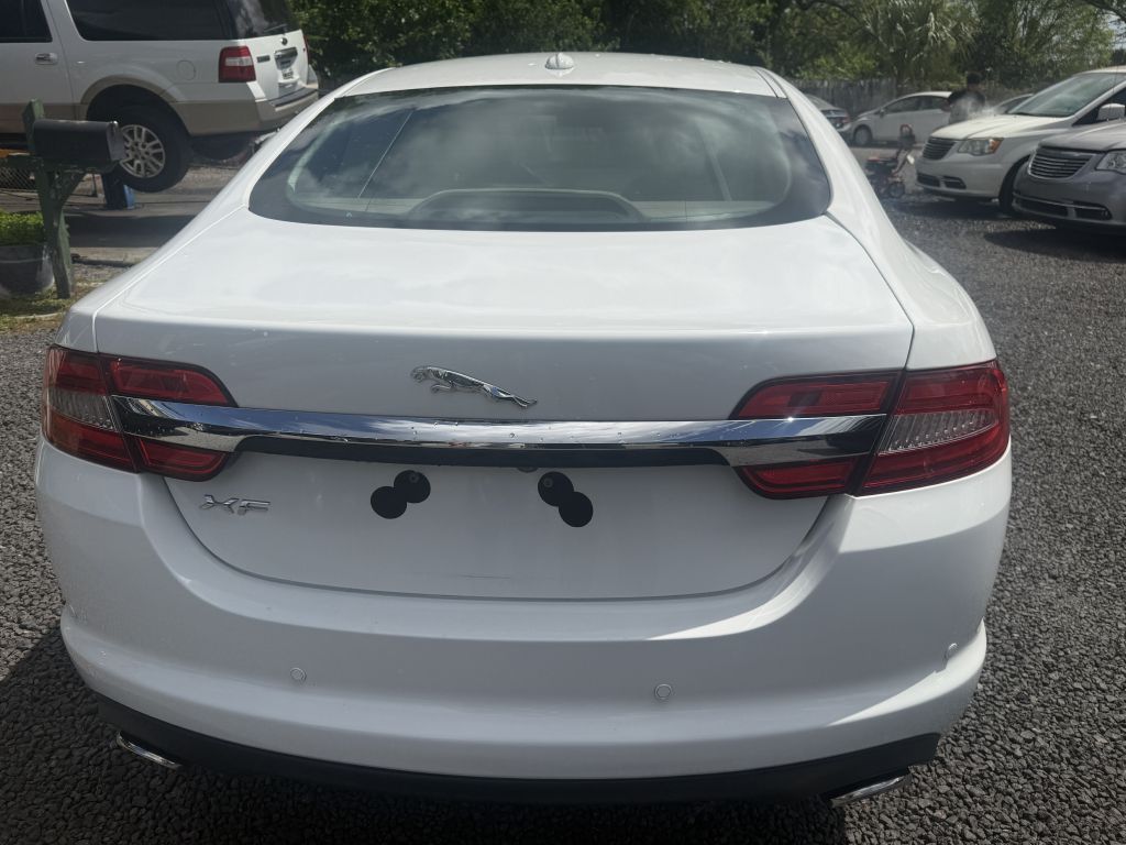 Photo 6 of this JAGUAR XF