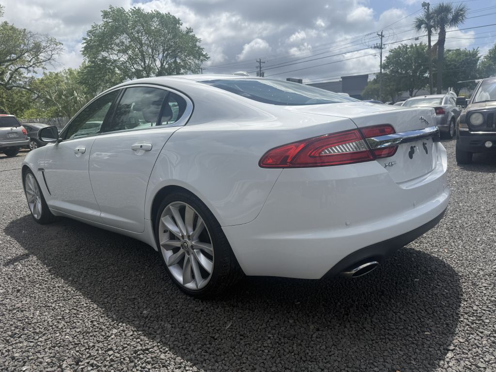 Photo 7 of this JAGUAR XF
