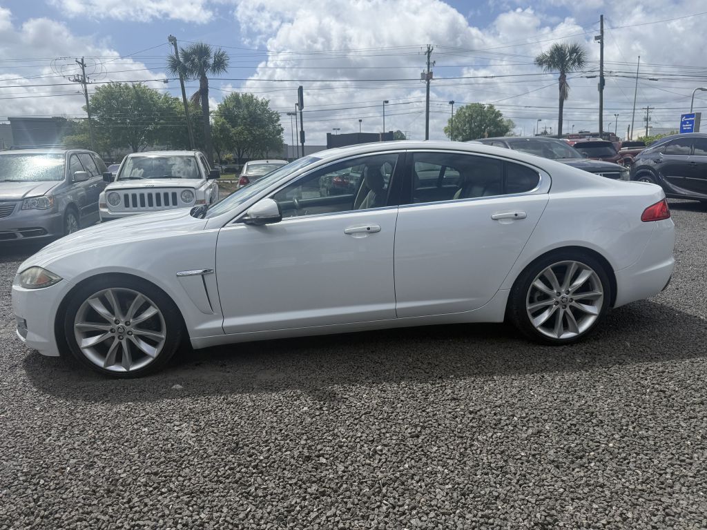 Photo 8 of this JAGUAR XF