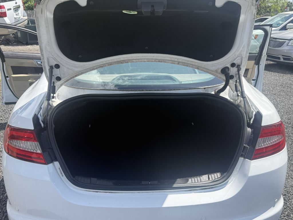 Photo 11 of this JAGUAR XF