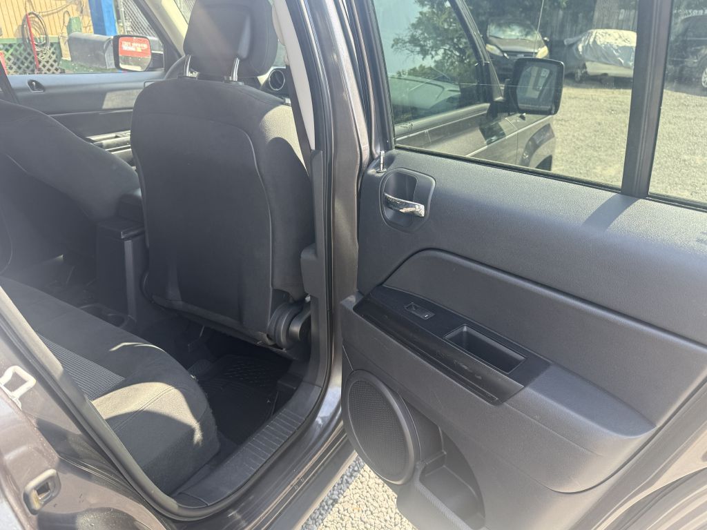 Photo 12 of this JEEP PATRIOT