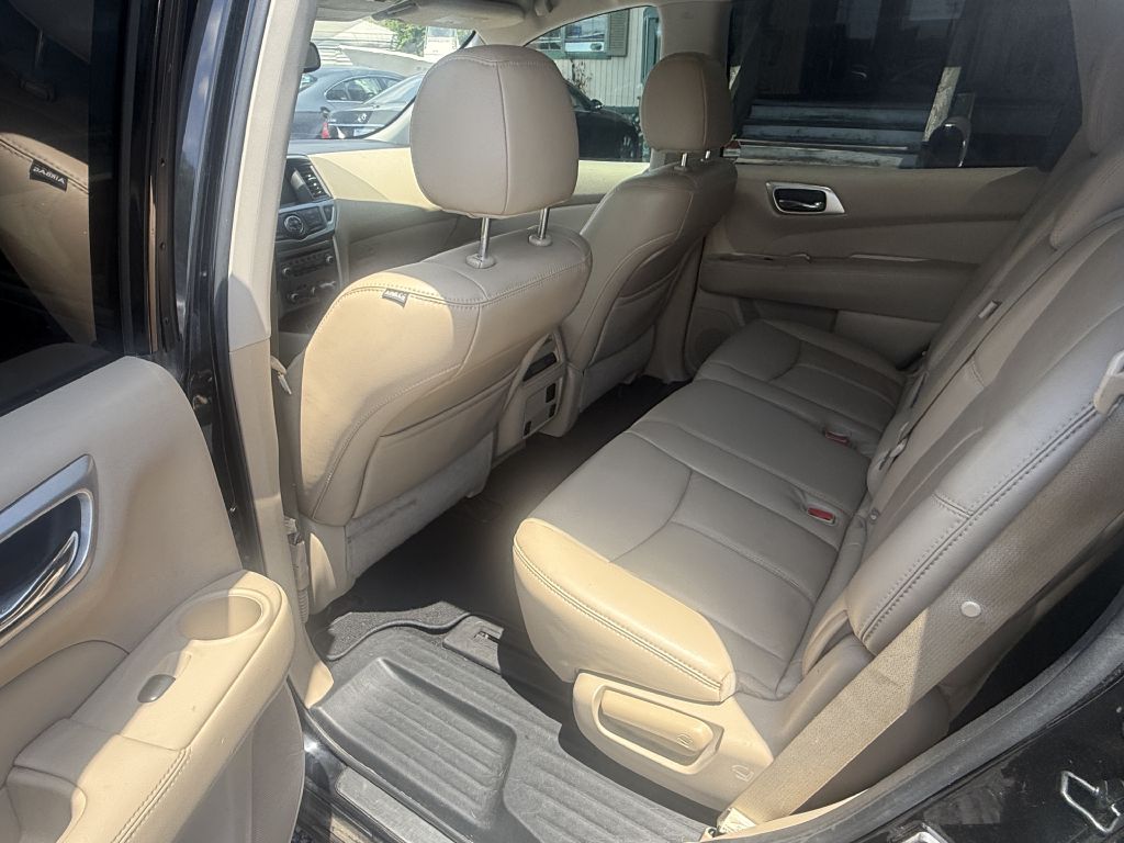 Photo 10 of this NISSAN PATHFINDER