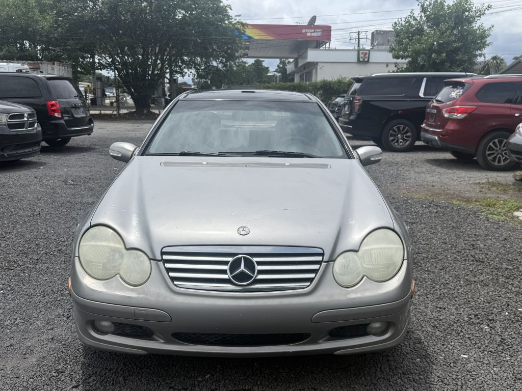 Photo 2 of this MERCEDES-BENZ C-CLASS