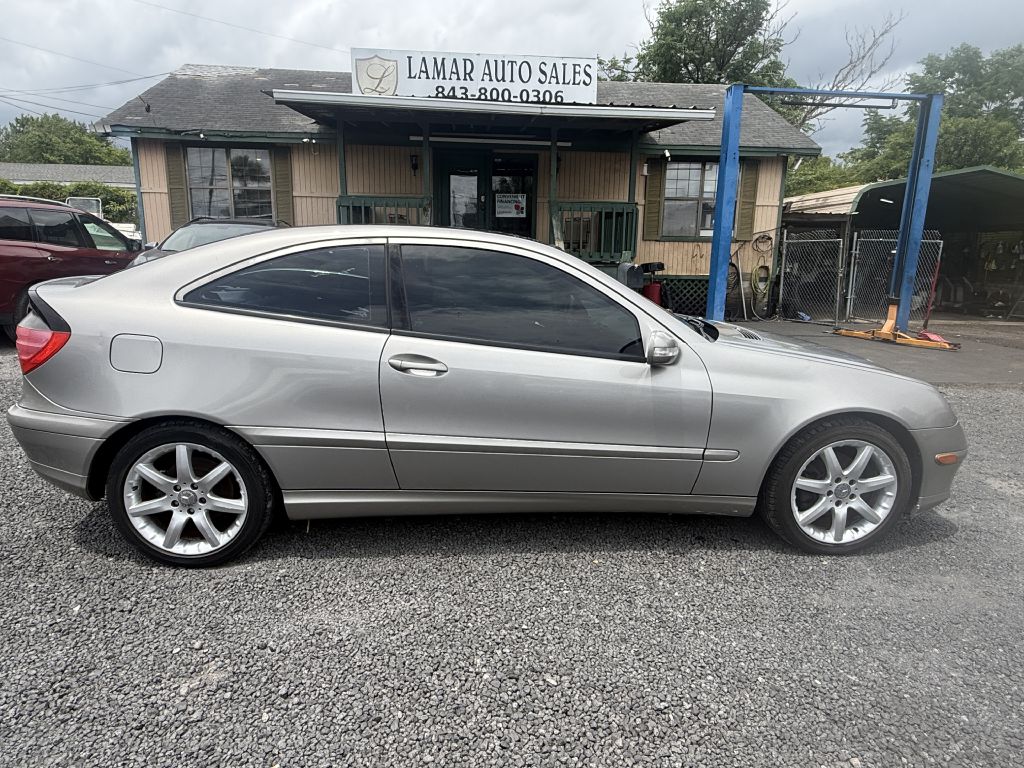Photo 4 of this MERCEDES-BENZ C-CLASS