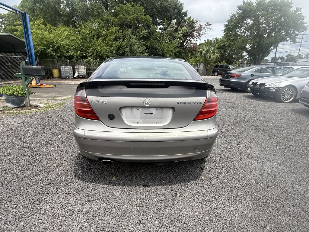 Photo 5 of this MERCEDES-BENZ C-CLASS