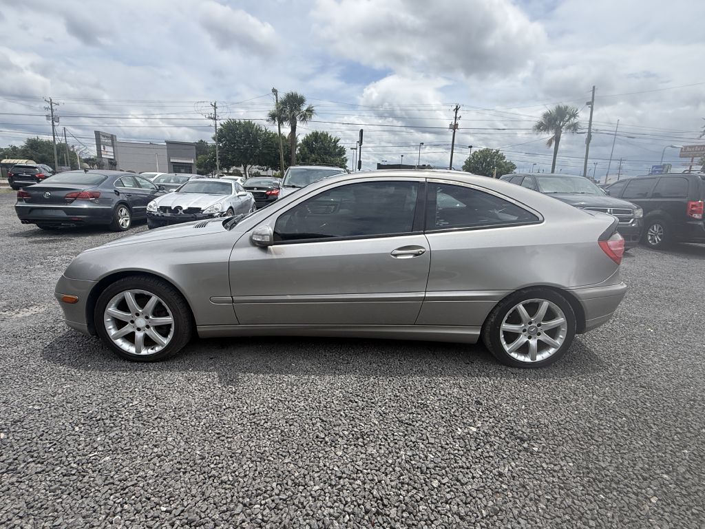 Photo 6 of this MERCEDES-BENZ C-CLASS