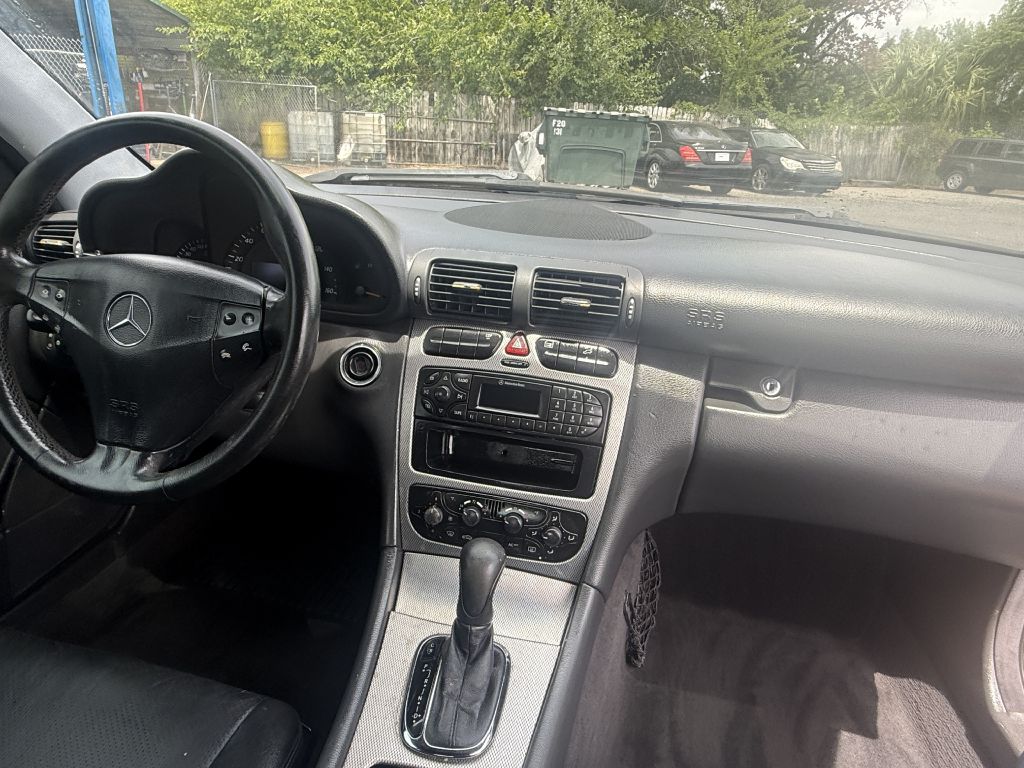 Photo 12 of this MERCEDES-BENZ C-CLASS
