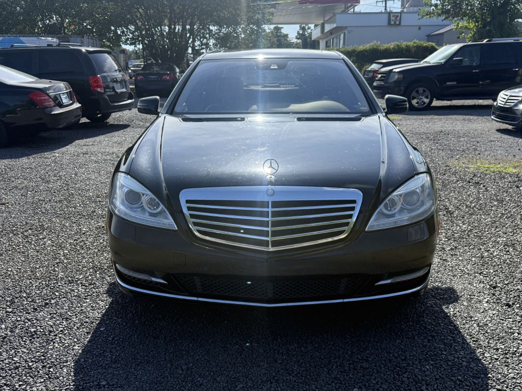 Photo 2 of this MERCEDES-BENZ S-CLASS