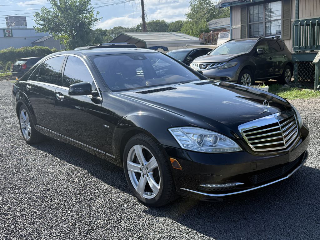 Photo 3 of this MERCEDES-BENZ S-CLASS