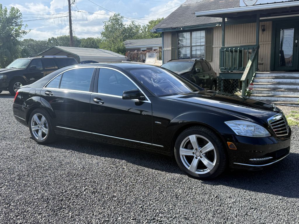 Photo 4 of this MERCEDES-BENZ S-CLASS