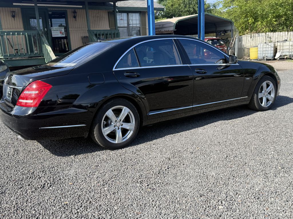 Photo 5 of this MERCEDES-BENZ S-CLASS