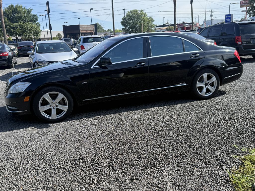 Photo 8 of this MERCEDES-BENZ S-CLASS