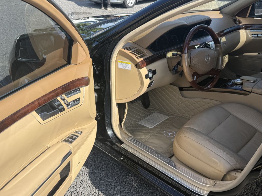 Photo 9 of this MERCEDES-BENZ S-CLASS