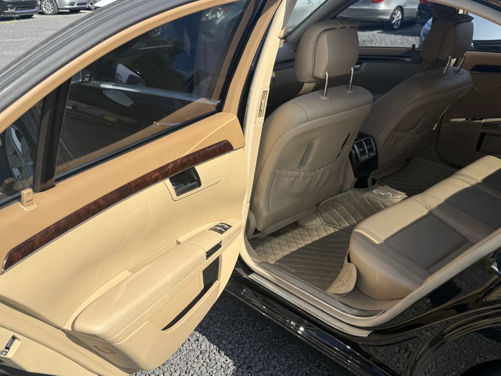Photo 10 of this MERCEDES-BENZ S-CLASS