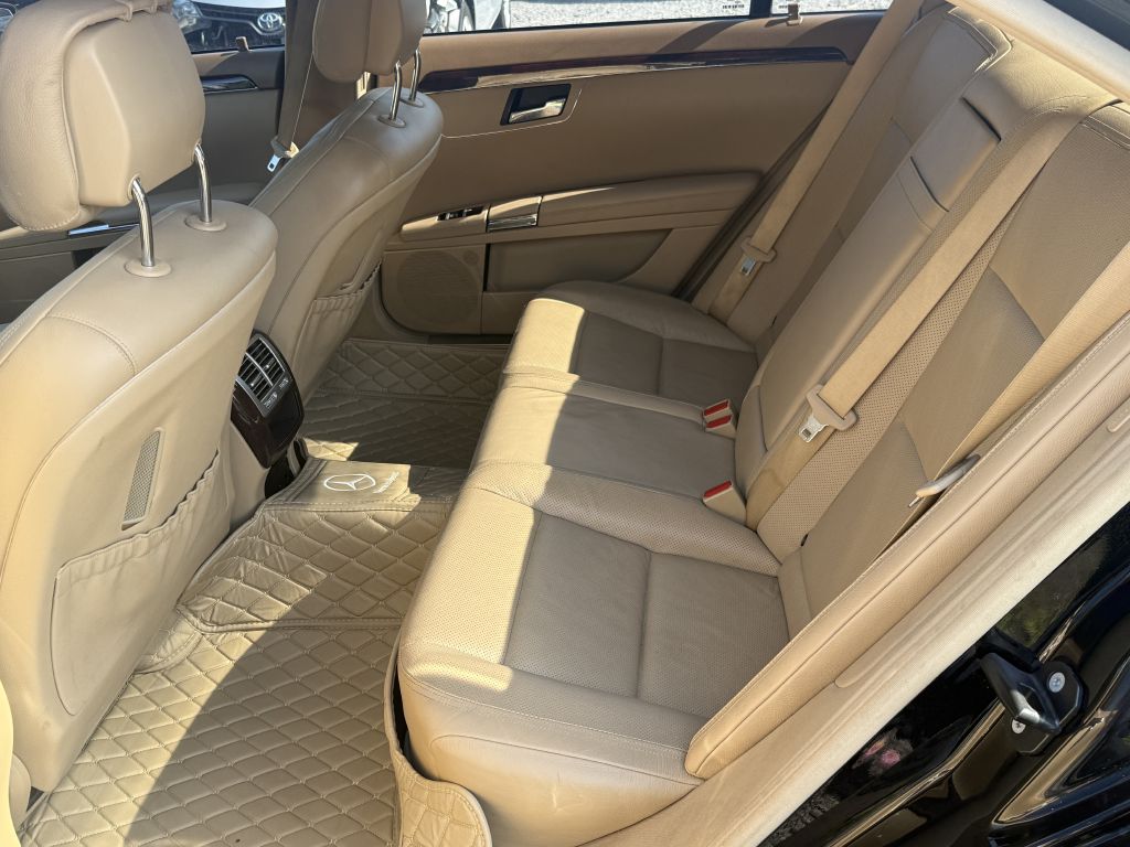 Photo 11 of this MERCEDES-BENZ S-CLASS