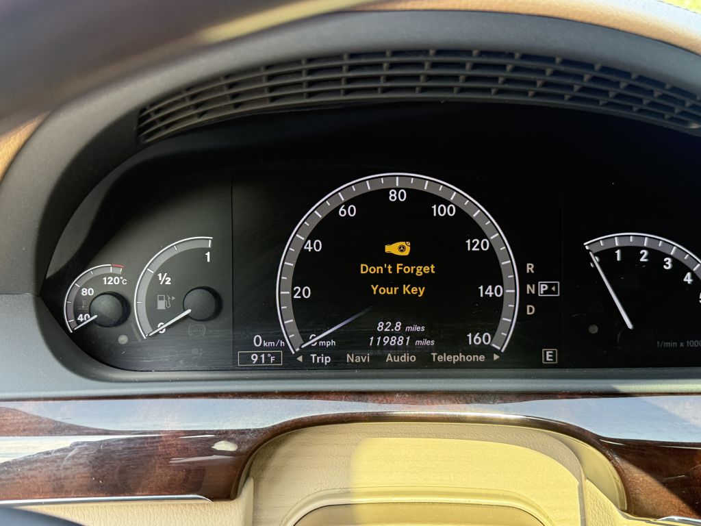 Photo 15 of this MERCEDES-BENZ S-CLASS