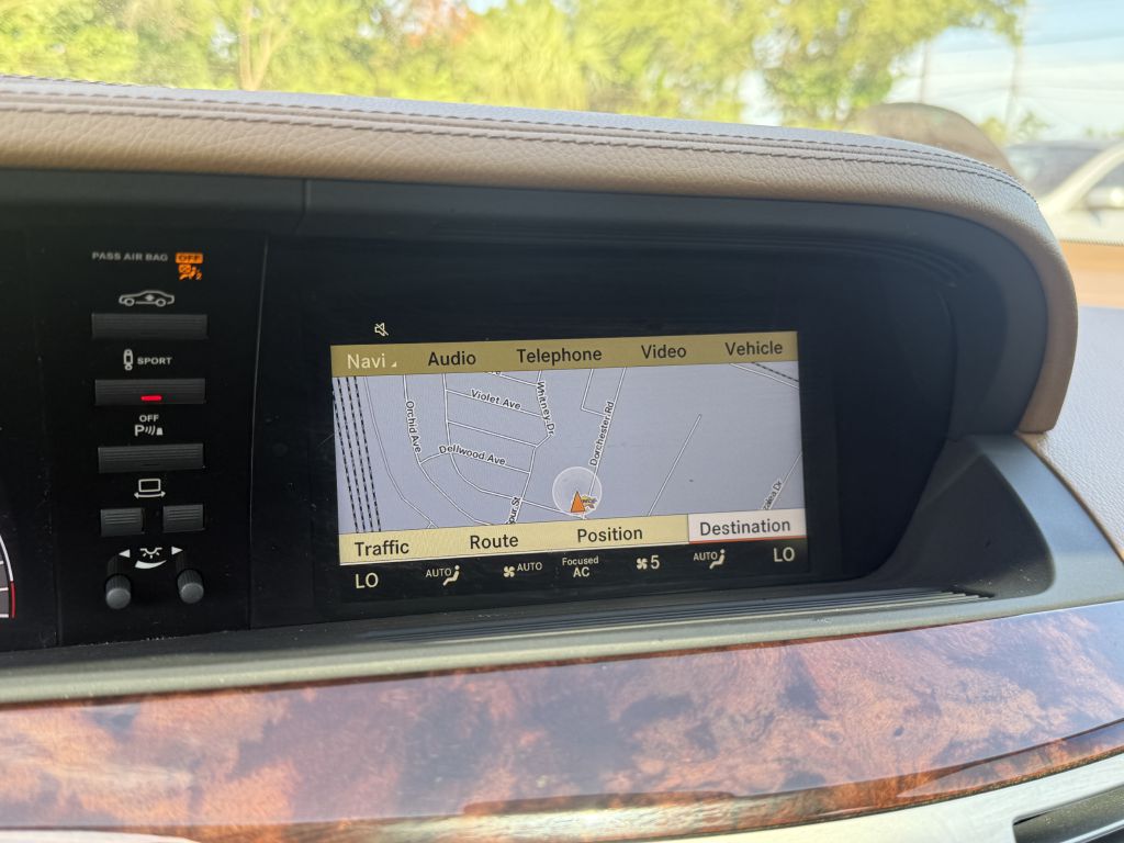 Photo 18 of this MERCEDES-BENZ S-CLASS