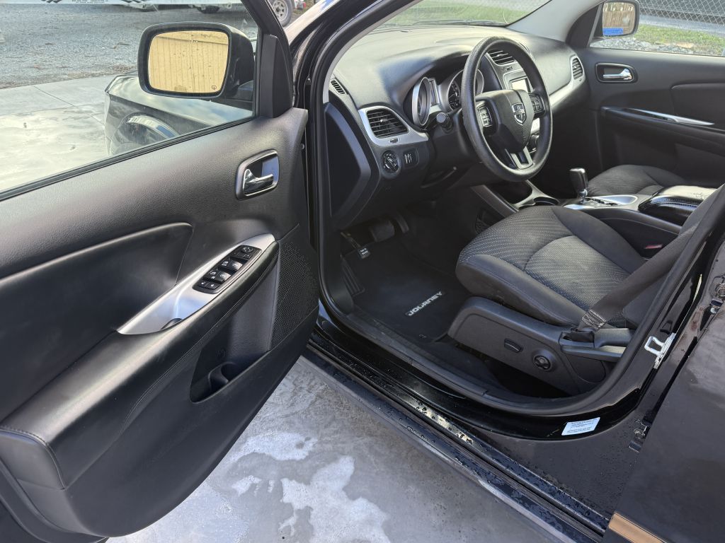 Photo 8 of this DODGE JOURNEY