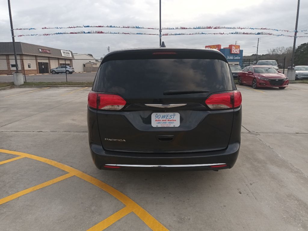 Photo 6 of this CHRYSLER PACIFICA