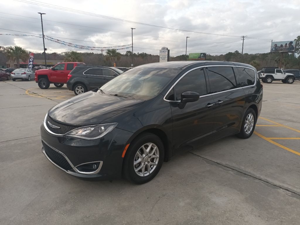 Photo 4 of this CHRYSLER PACIFICA