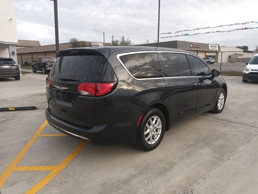 Photo 2 of this CHRYSLER PACIFICA