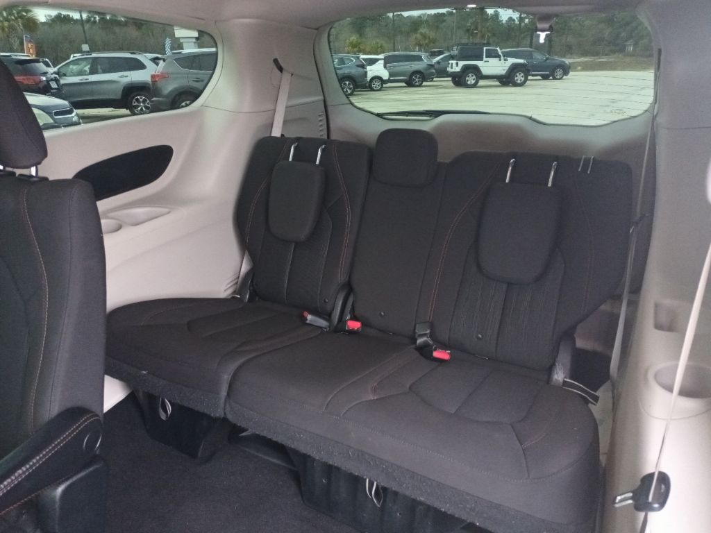 Photo 10 of this CHRYSLER PACIFICA