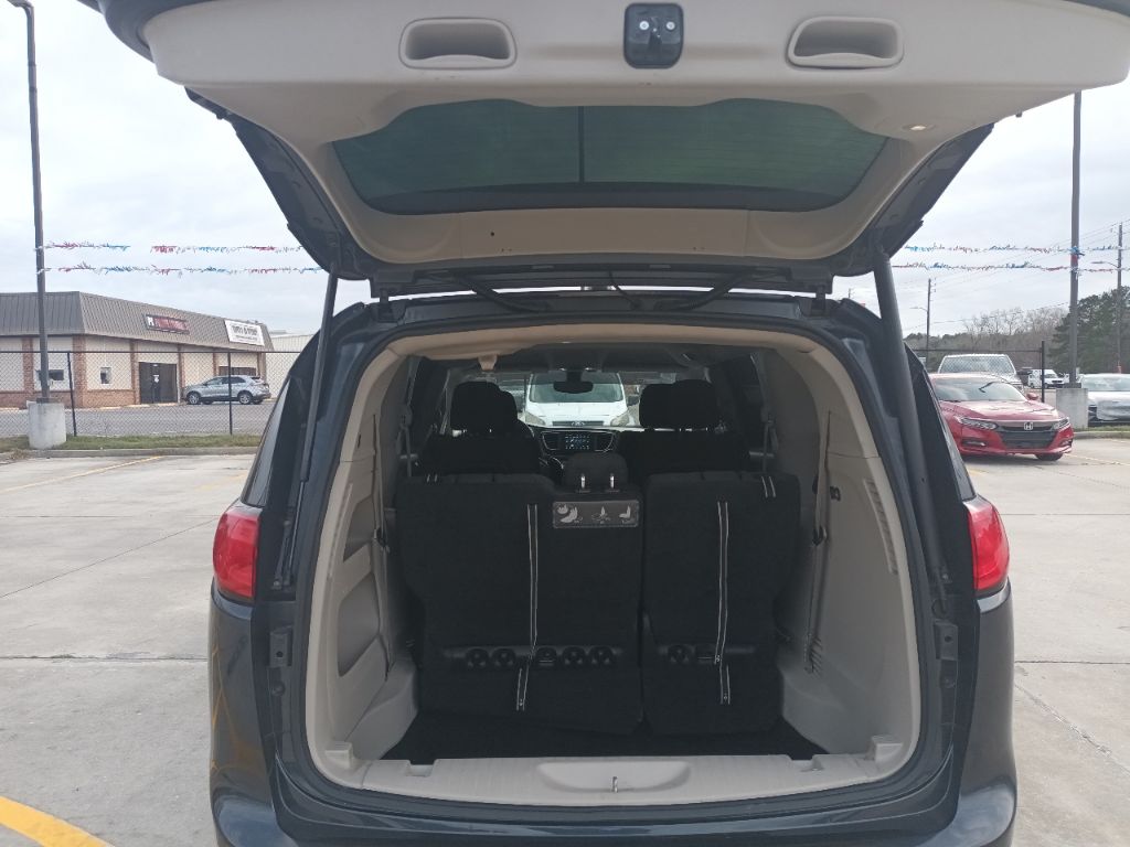 Photo 7 of this CHRYSLER PACIFICA