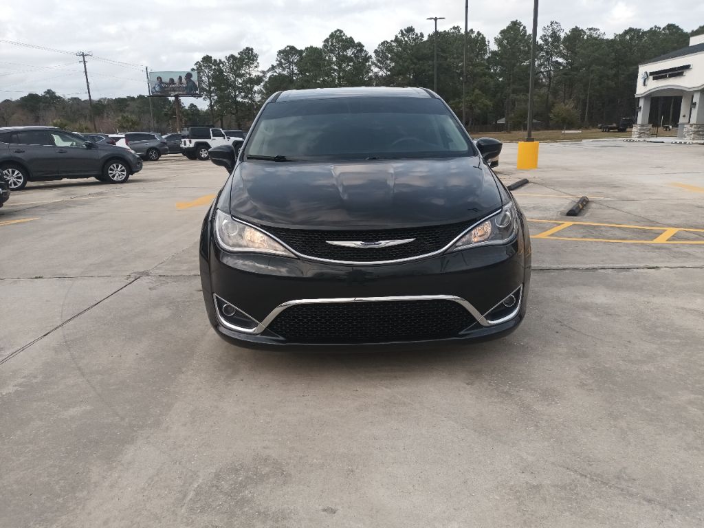 Photo 5 of this CHRYSLER PACIFICA