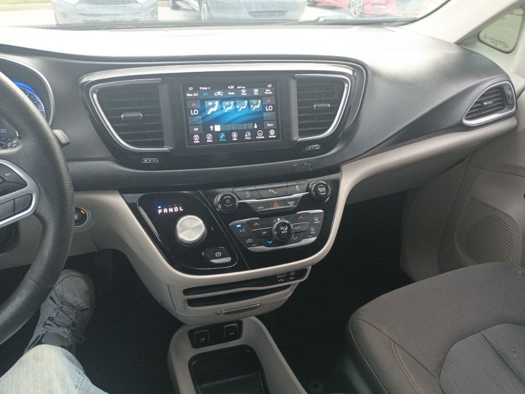 Photo 11 of this CHRYSLER PACIFICA