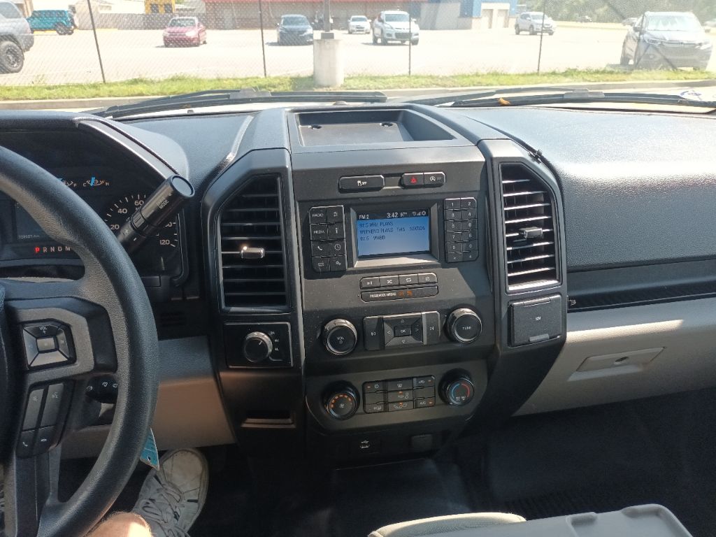 Photo 20 of this FORD F150