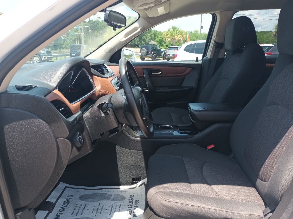 Photo 10 of this CHEVROLET TRAVERSE