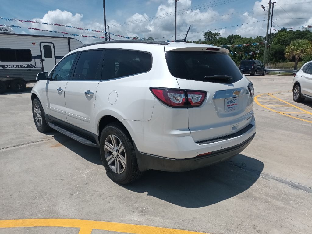 Photo 2 of this CHEVROLET TRAVERSE