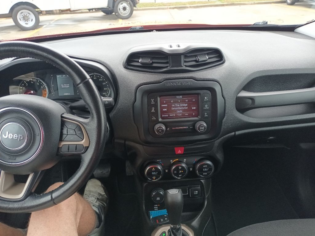 Photo 12 of this JEEP RENEGADE