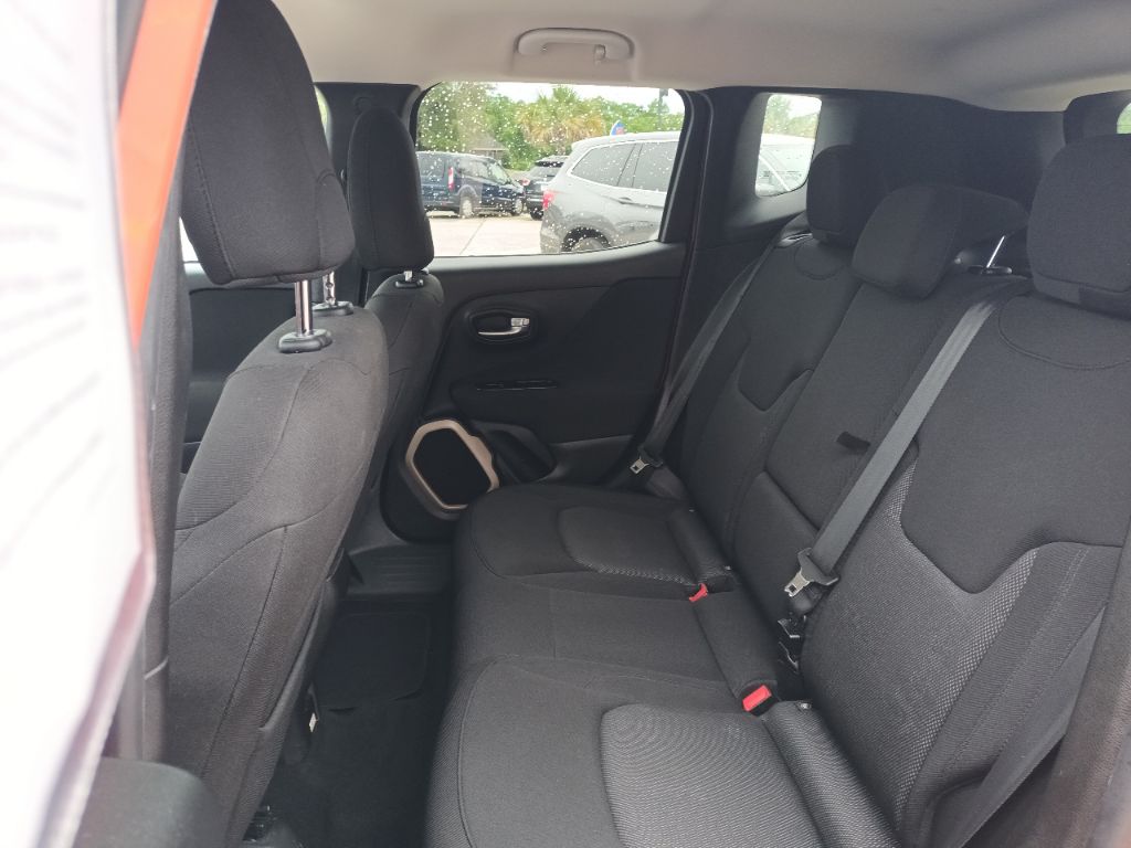 Photo 9 of this JEEP RENEGADE