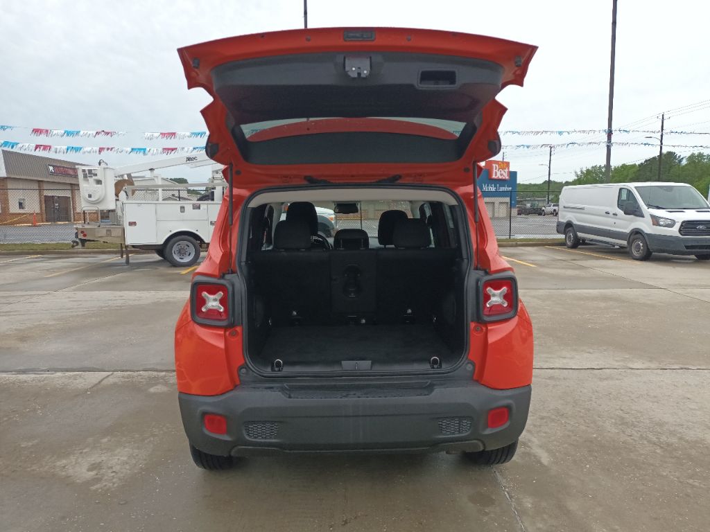 Photo 7 of this JEEP RENEGADE