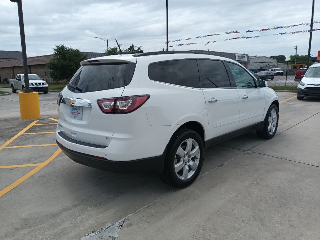 Photo 2 of this CHEVROLET TRAVERSE