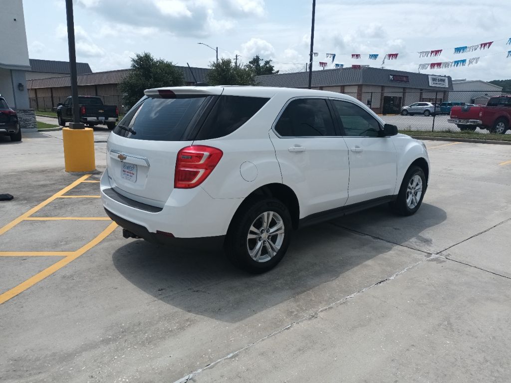 Photo 2 of this CHEVROLET EQUINOX