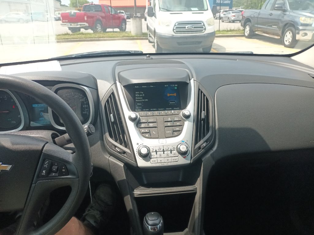 Photo 11 of this CHEVROLET EQUINOX