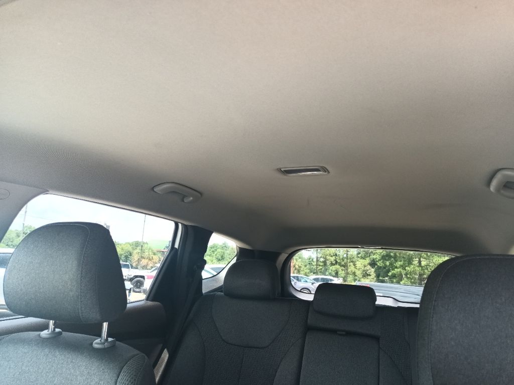 Photo 10 of this HYUNDAI SANTA FE