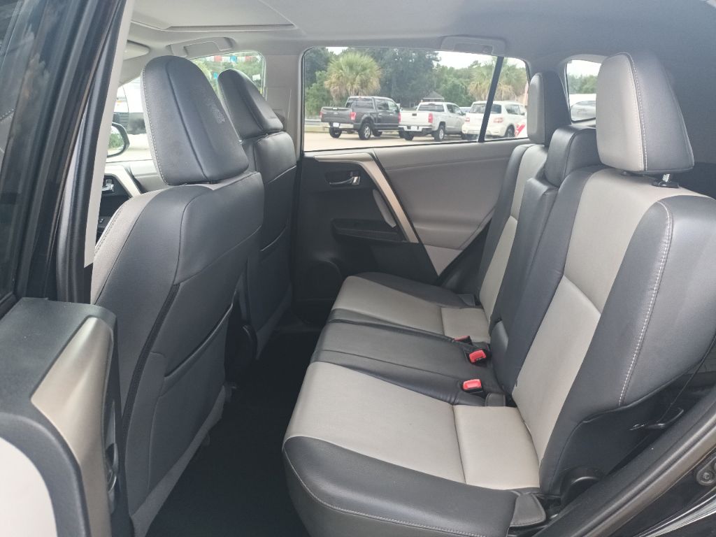 Photo 8 of this TOYOTA RAV4