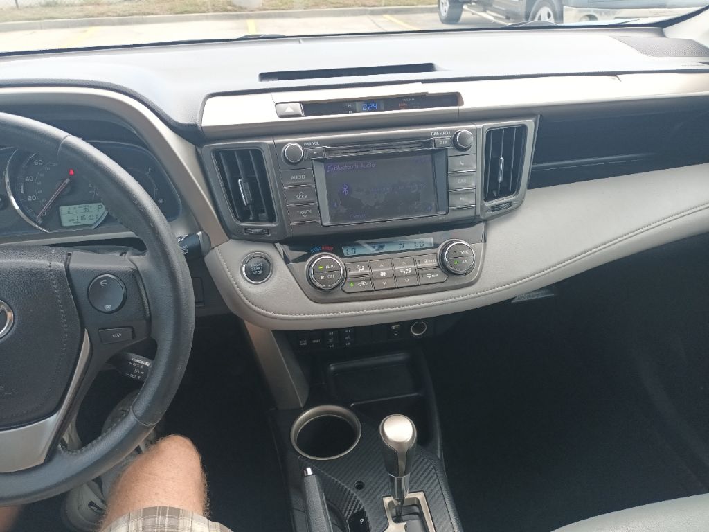 Photo 10 of this TOYOTA RAV4