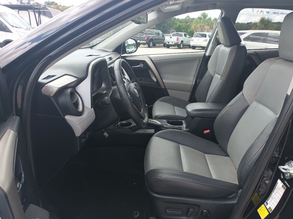 Photo 7 of this TOYOTA RAV4